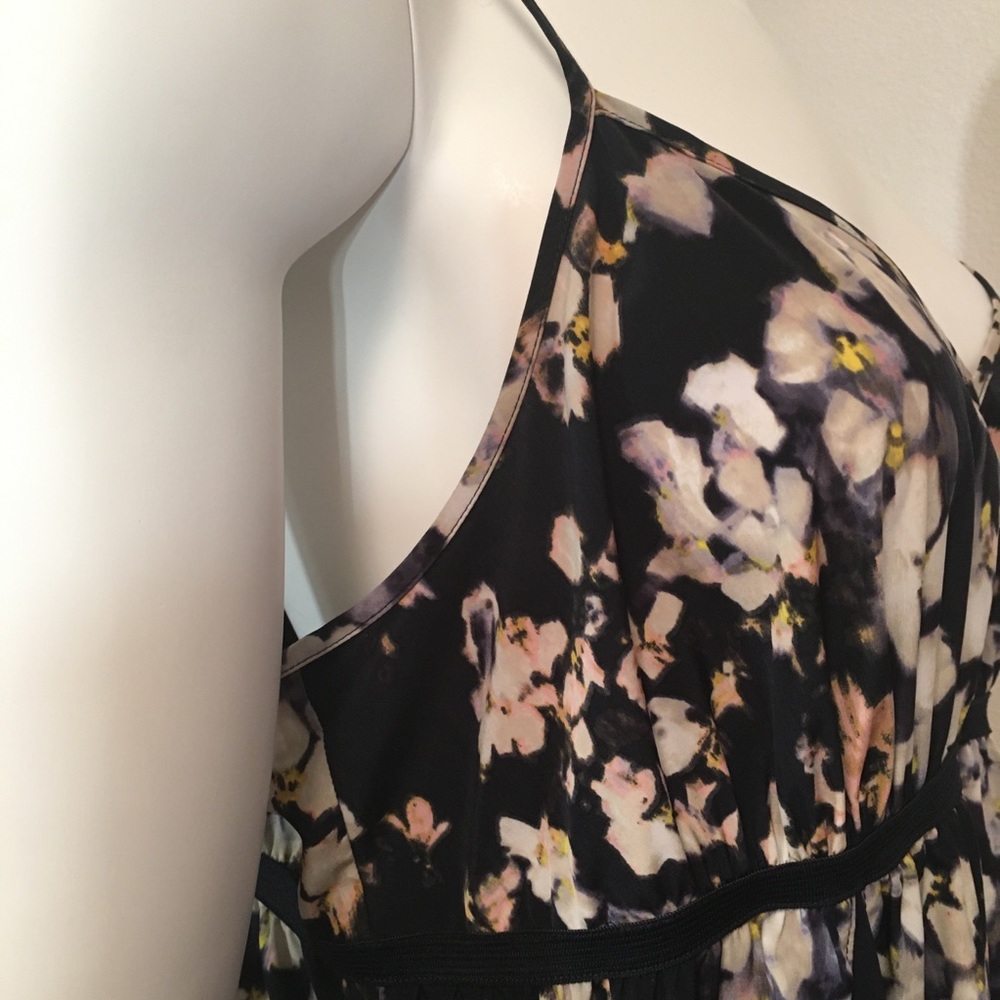 Vera Wang Handkerchief Navy Floral Dress - Picture 15 of 16